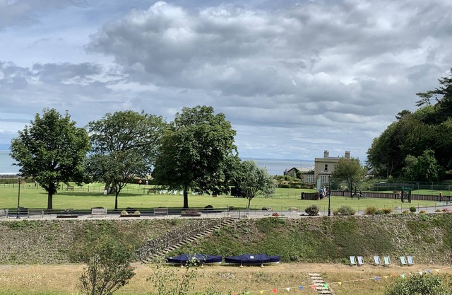 POSTMAN'S REST LYNMOUTH SECOND FLOOR APARTMENT OVERLOOKING SEA, PRIVATE PARKING