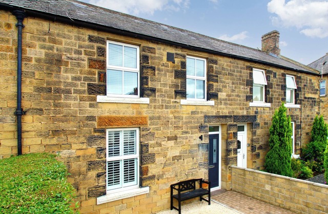 POTTER’S COTTAGE, family friendly, with open fire in Alnwick