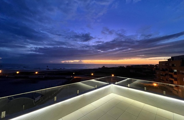 Povoa de Varzim-Sleeps4-Beachfront-Ac-Parking