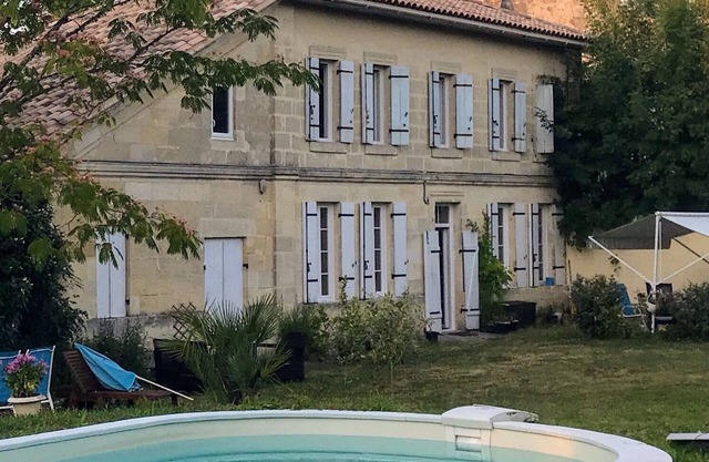 Près ST EMILION Gîte 4 à 7 personnes 2 à 4 ch CLIM WIFI PISCINE JARDIN TERRASSE