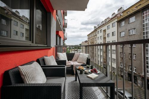 Prague Days - Bright Apartment - Balcony - Private Parking