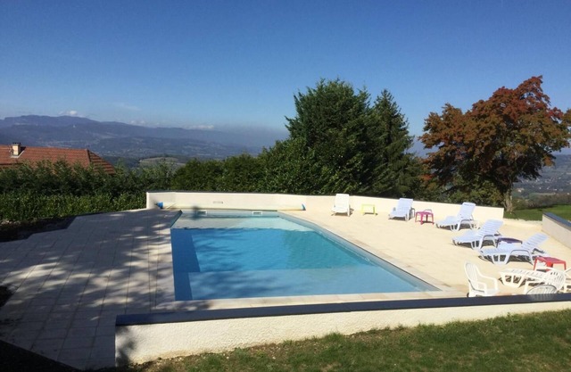 PRE CHARVILLE - LE REVARD