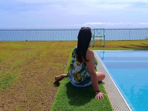 Preciosa casa al borde de un acantilado