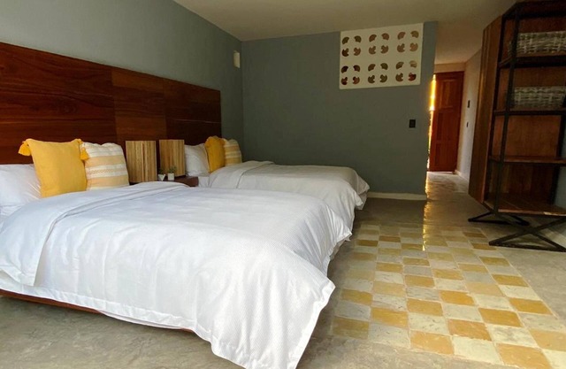 Preciosa habitación con 2 camas matrimoniales en el centro de Mérida.