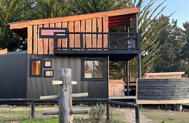 Preciosa mini-casa-bote bien ubicada y linda vista