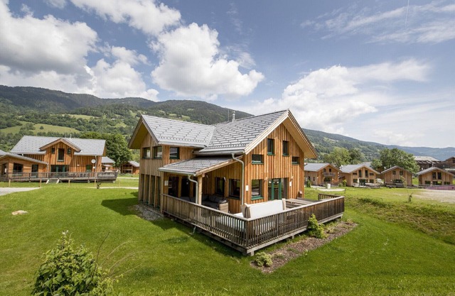 Premium Chalet # 17 with Sauna & Whirlpool