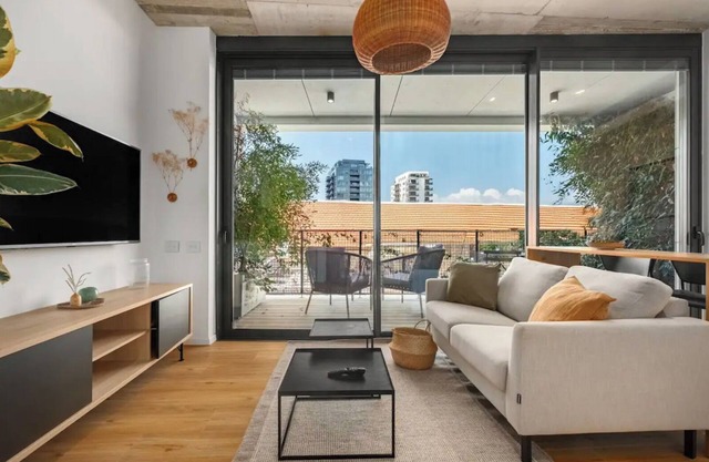 Premium 1BR 41 Sqm Apt Balcony Free Parkingnn