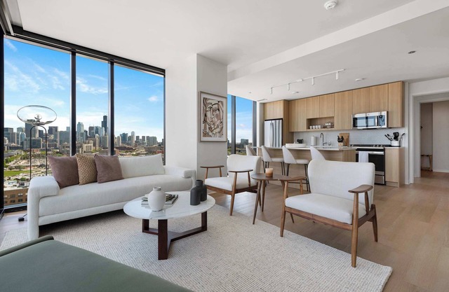 Premium 2BR Apartments in Lincoln Park