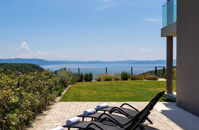 Premium apartment Sunshine with a sea view