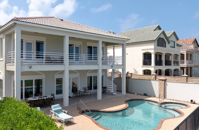Prestigious Private Home with Oceanfront Pool!