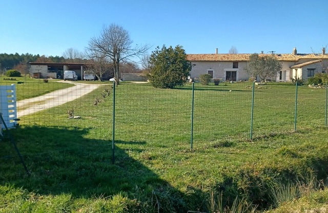 Pretty, fully-equipped stone farmhouse