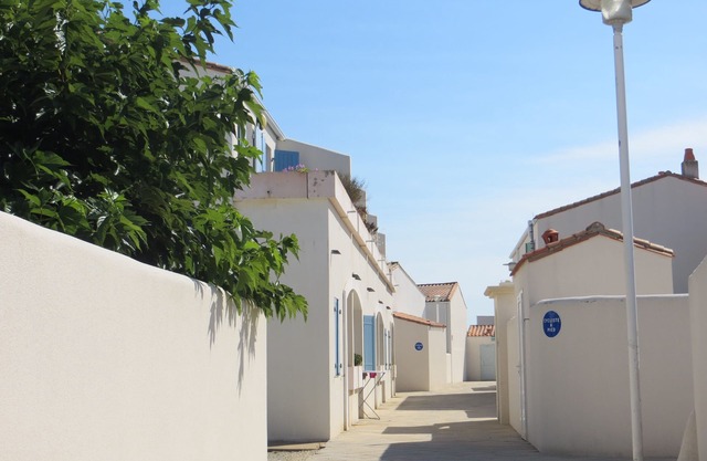 PRETTY STUDIO LA FLEET IN RE, HEATED POOL