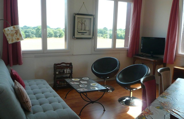 Pretty T3, sea view, private garden, closed parking