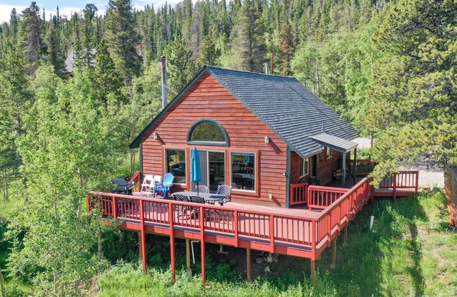 Pricing Specials! Cozy Home w/Spacious Deck, Fishing Pond, Hiking - Misty Mountain Hideaway