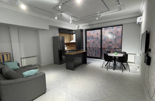 Prime City Center Apartment for Rent: Modern & Stylish 🏠
