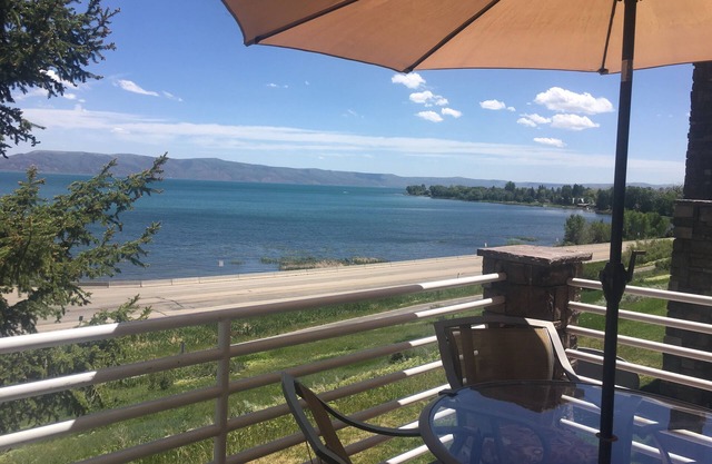 Prime location! 3 bedroom Gorgeous Bear Lake view