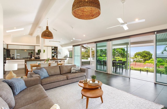 Prime Location, Views & Sunsets, Walk to Beach