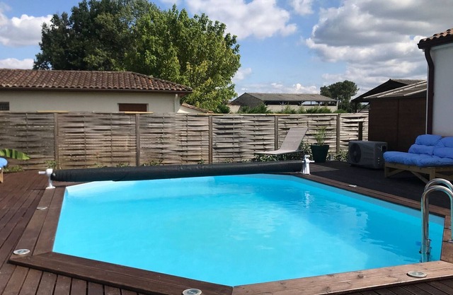 Private bedroom in a guesthouse in Saint-Emilion