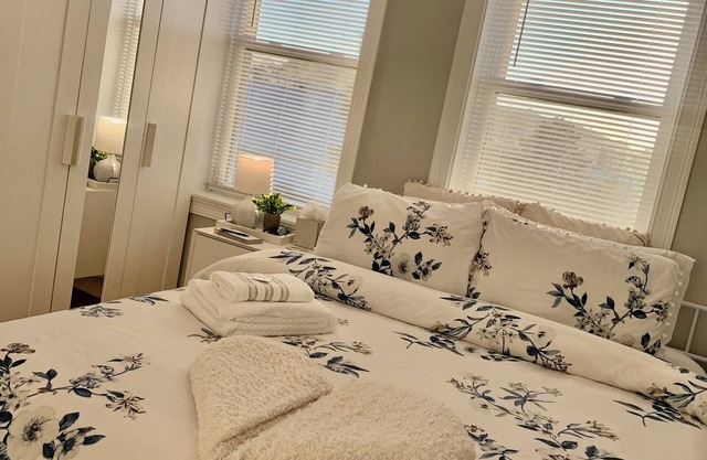 Private 1-Bedroom with Shared Common Spaces – Close to Logan & Boston