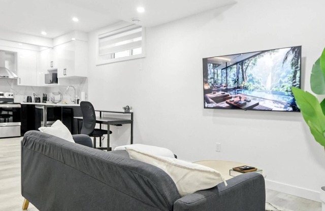 Private 2 Bed 1 Bath Basement Suite in SW Calgary | Banff Access