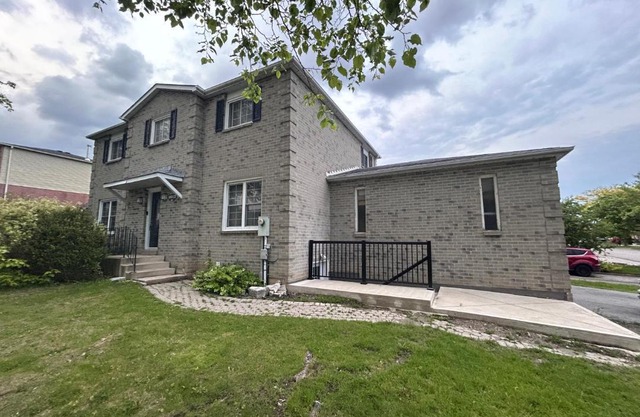 Private 2bedroom Unit, Free Parking, Free from Smoke & Pet