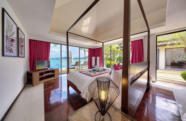 Private 4BR Beachfront Villa | Bophut Beach