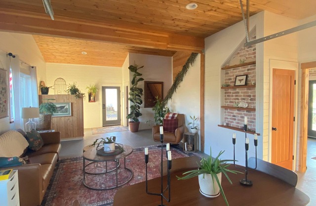 Private and charming space in Wine Country, a perfect wine tasting base camp.