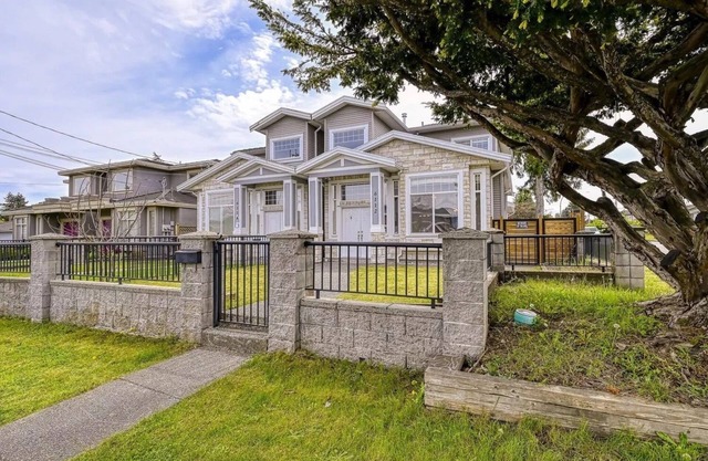 Private and modern House in central location