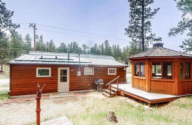 Private cabin near outdoor recreation with RV pad and hook ups - gas grill & W/D