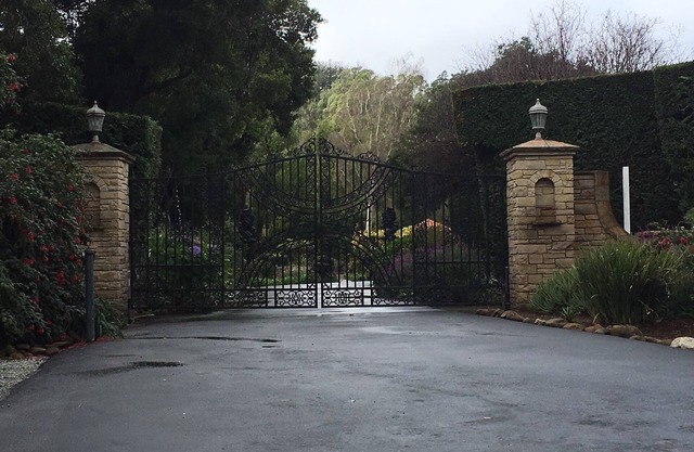 Private Cottage, Amazing Gardens within a Gated Estate - True European Charm!