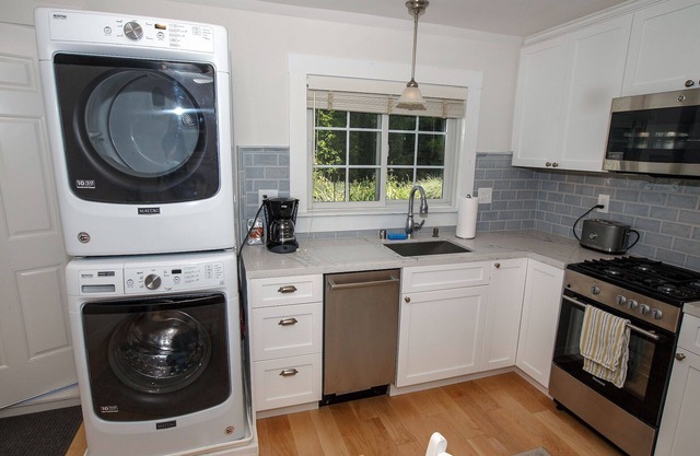 Private Cottage with Chef's Kitchen & Washer/Dryer Near Palo Alto