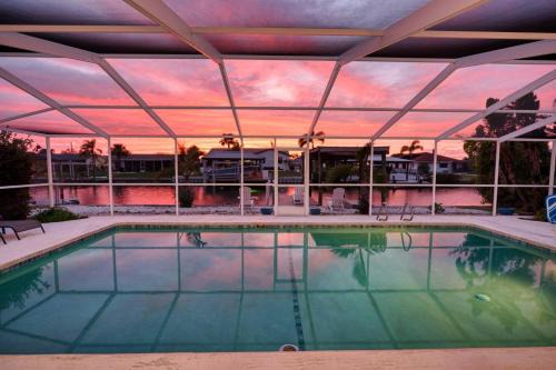 Private Dock Heated Pool Hot Tub Game Room Fun