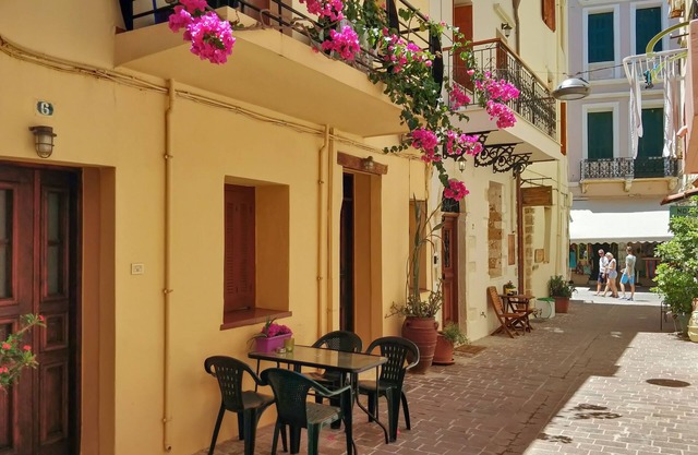 Private Ground Floor Studio Apart 4/5 persons in the Venetian old town Chania