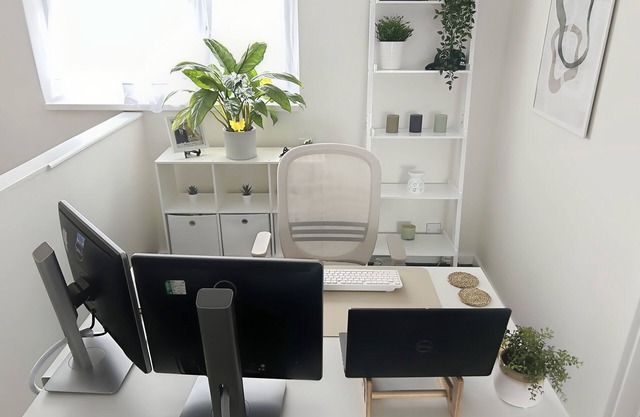 Private Guest House With En-suite, no Full Kitchen