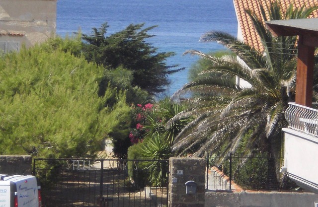 PRIVATE HOUSE AT THE SEA WITH SEA VIEW GARDEN