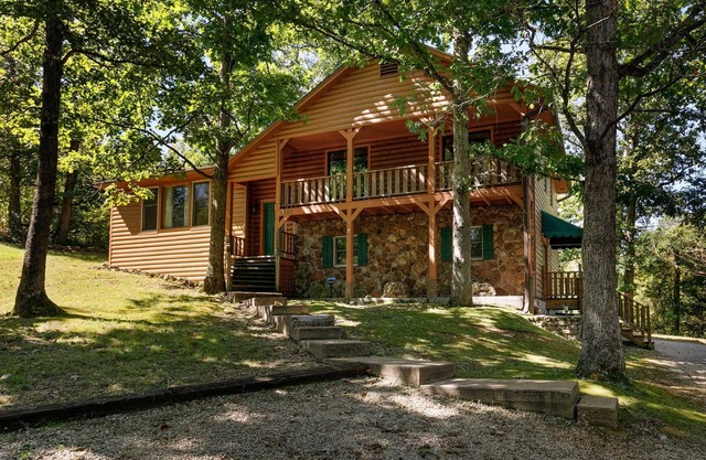 Private Home on 3 Acres! 5 Bedrooms - Private Hot Tub - Close to Strip! | Silver Creek