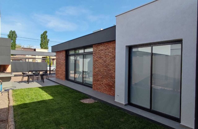 Private House/Garden, Grill and Sunsets in Mendoza!