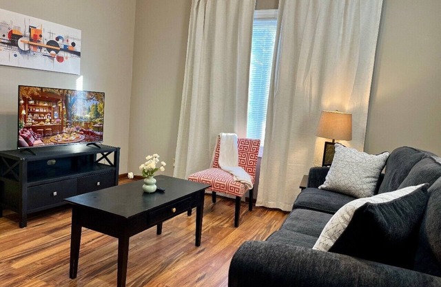 Private House with Garage near Hospitals 2-BR, 1BA