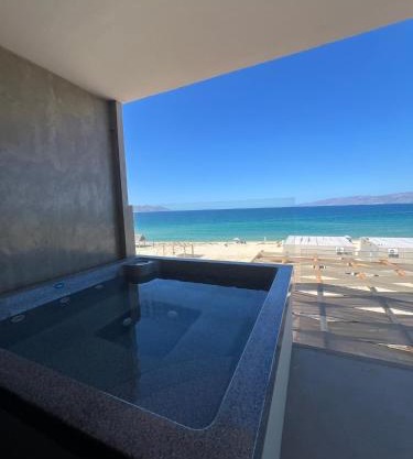 Private jacuzzi Ocean View Condo