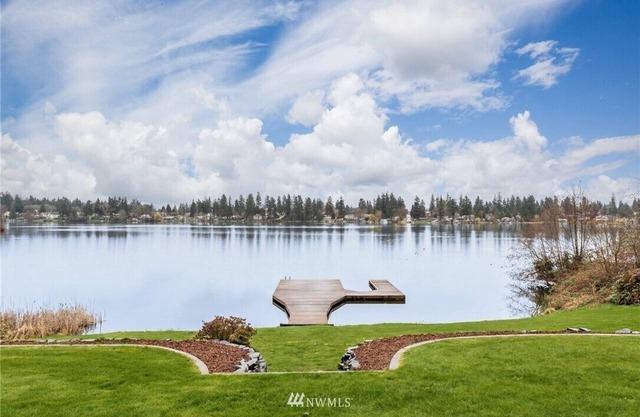 Private Lakefront Urban Oasis. Great Views. Boat, Fish, Jetski, Kayak, or Relax!