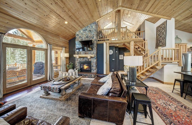 Private log cabin in the woods with everything you come to Colorado for