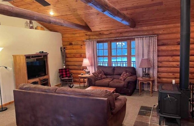 Private Log Cabin near Lake Arbutus and ATV trailsn