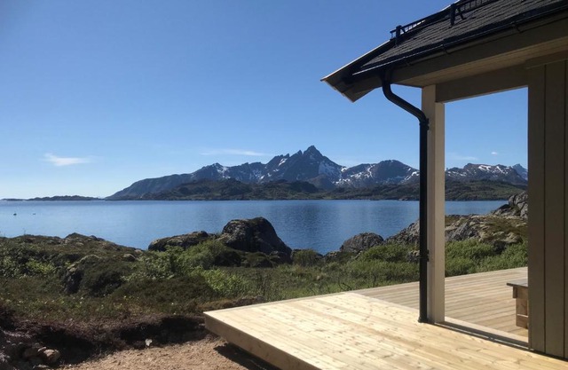 PRIVATE NEWLY BUILT WATERFRONT CABIN IN LOFOTEN