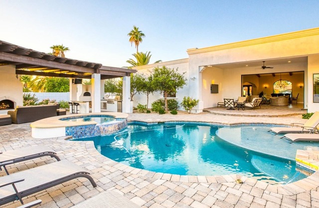 Private Paradise Valley Villa - 6BR, Heated Pool, Spa & Mountain Views