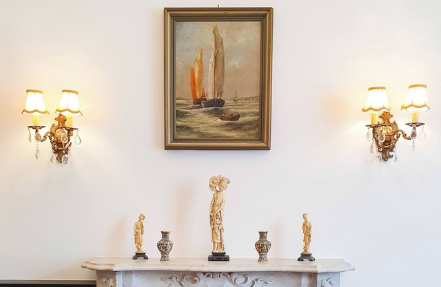 Private parking & air conditioning, 10 minutes walk from center