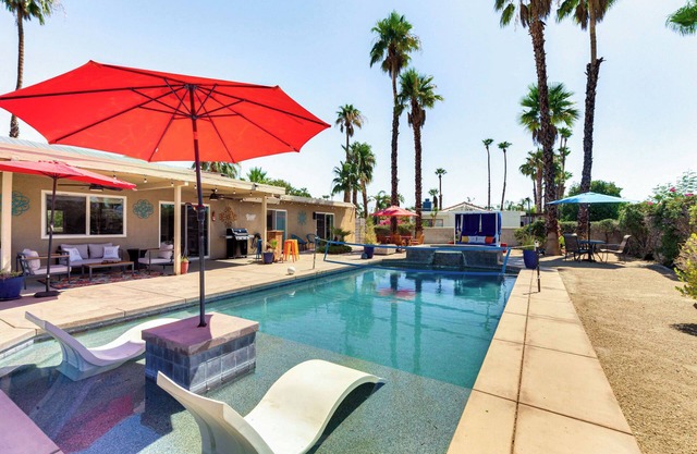Private Pool & Putting Green: Palm Springs Home!