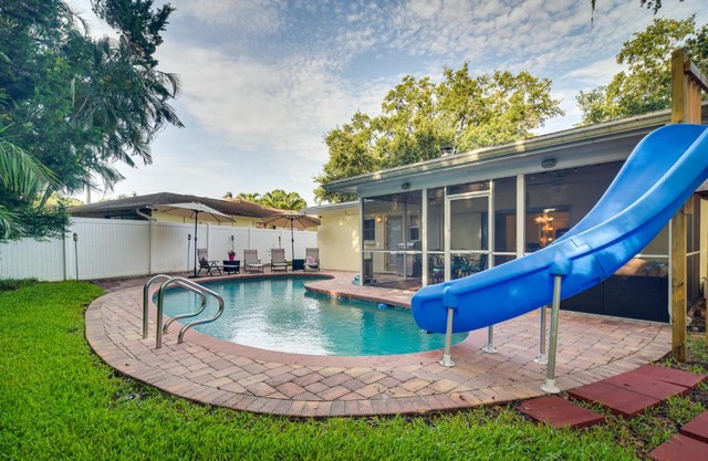 Private Pool, Slide and Treehouse Largo Retreat