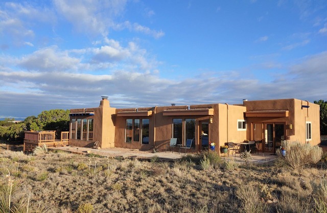 Private Pueblo w/views & near Ski Santa Fe