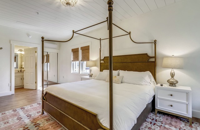 Private Room 3 & Bath, 10 quiet acres, Lake Access