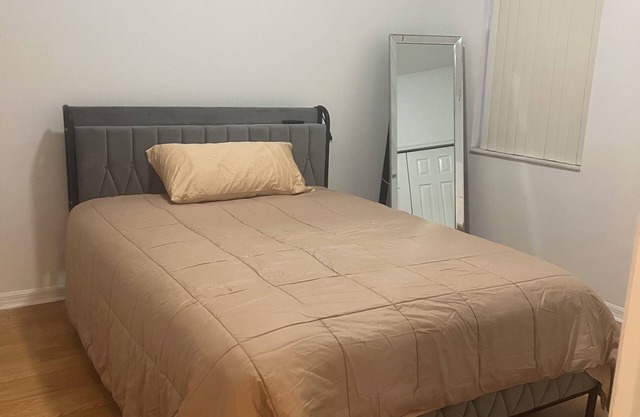 Private Room “C” with Dedicated Half Bath in Central Tampa